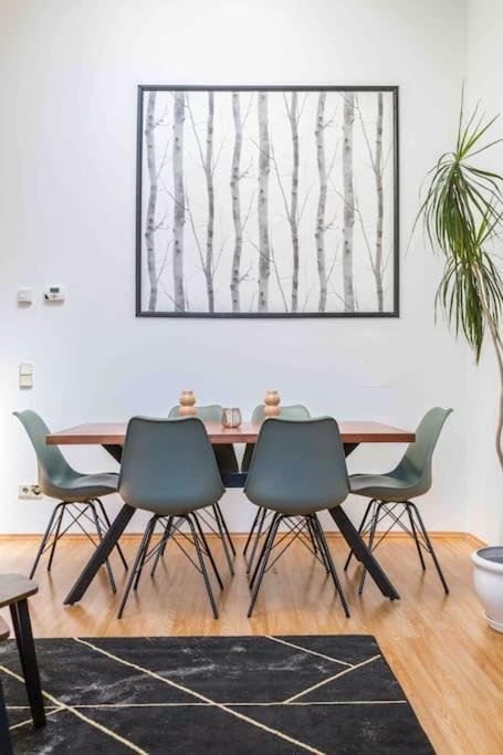Modern Colonial Style, Central, Rooftop, Bbq 비엔나 외부 사진