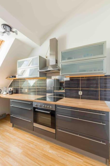 Modern Colonial Style, Central, Rooftop, Bbq 비엔나 외부 사진
